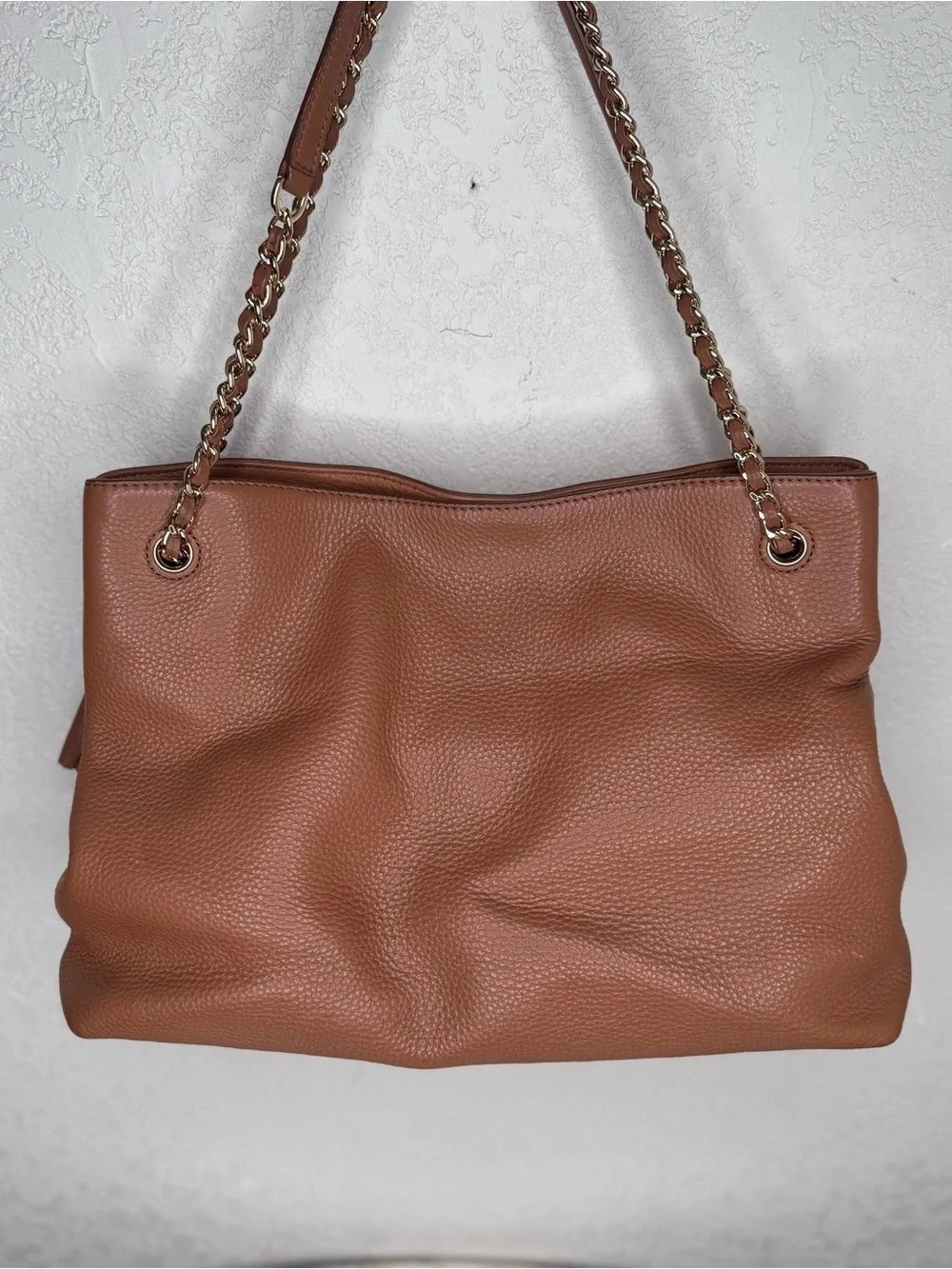 Tory Burch tassel tote,Pebbled Leather,beautiful condition,whip stitch logo,